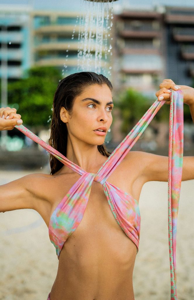 Delícia Bikini Top features adjustable ties around the waist, neck or wherever you want. delícia bikini is also reversible... yes...2 in 1!